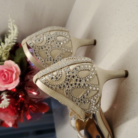 BADGLEY MISCHKA heeled sandals (sz 8.5) - Picture 3 of 8